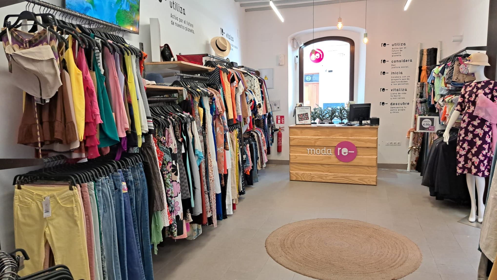 Escaparate de la tienda Moda re-