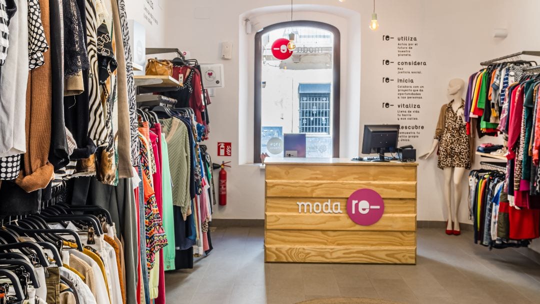 Interior de una tienda Moda re-