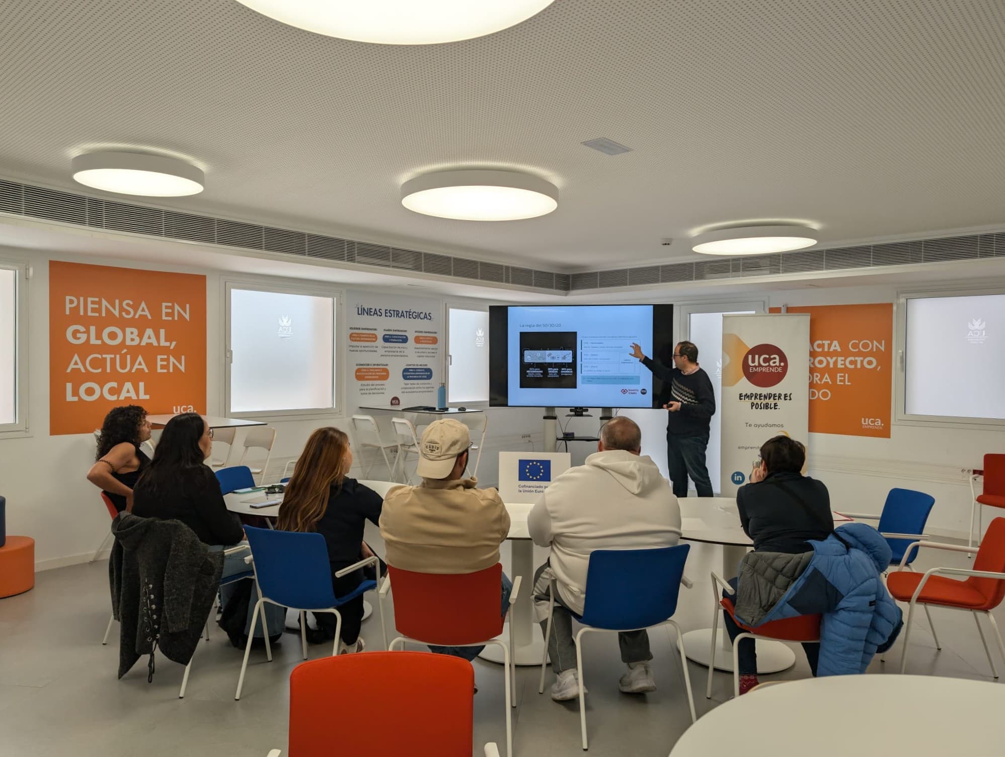 Jornada de educación y cultura financiera en el Centro El Olivillo.